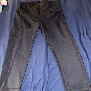 Women’s cropped Black leggings